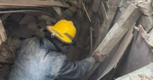 الاستماع لأقوال شهود عيان فى حادث انهيار جزئى لعقار فى روض الفرج.. صور