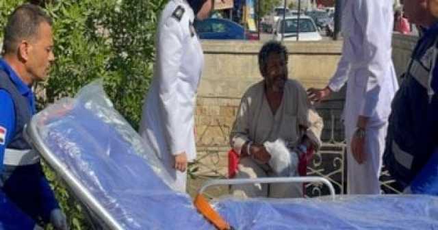 الأمن ينقذ مُسنًا مشردًا بالفيوم وينقله إلى دار رعاية فى استجابة إنسانية سريعة