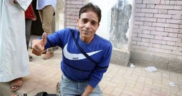 مفيش مستحيل.. مواطن من ذوى الهمم يشارك فى انتخابات النواب بالعياط