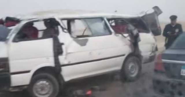 إصابة بعض الأشخاص إثر تصادم ميكروباص وملاكى بالطريق الصحراوى الشرقى.. صور