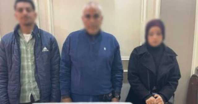 الداخلية: ضبط شخصين وسيدة لتوزيعهم كروت دعائية بمحيط لجان المنيا