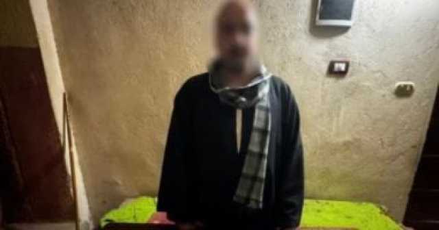 وزارة الداخلية تضبط شخص يوزع أموال بمحيط لجان سوهاج