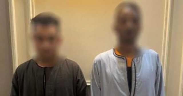 وزارة الداخلية تضبط شخصين يوزعان أموالًا بمحيط لجان أبو قرقاص