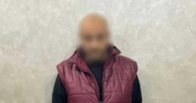 وزارة الداخلية تضبط شخصا بحوزته كروت دعاية انتخابية بمحيط لجان الأقصر