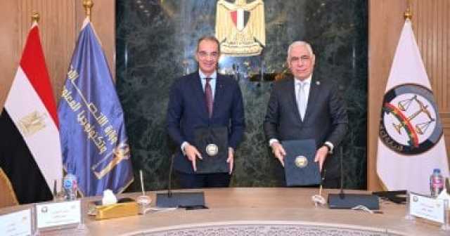 النائب العام يستقبل وزير الاتصالات وتكنولوجيا المعلومات بمقر مكتبه