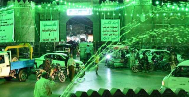 الذكرى السنوية للجبايات.. مليشيا الحوثي تلزم تجار صنعاء بطلاء أبواب محلاتهم وتوفير المصابيح والأقمشة