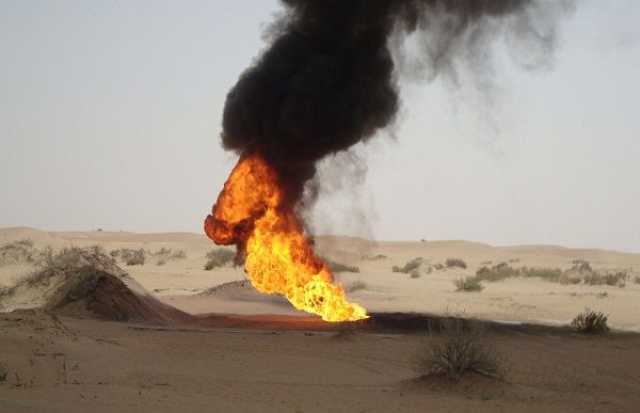 مسلحون قبليون يفجرون خطاً لأنابيب النفط في مأرب شرقي اليمن