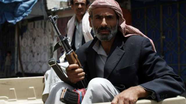 قيادي حوثي يهدد بقطع الألسن في إب