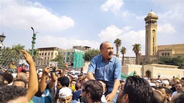 مصر.. المصلون يهتفون 'الله أكبر' من قلب الجامع الأزهر دعما لفلسطين