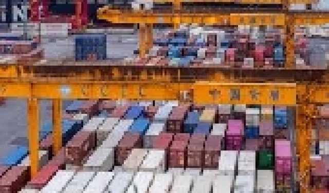 الذهب يتخلى عن مكاسبه إثر اضطراب الرسوم الجمركية