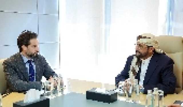 في زيارة مفاجئة وزير الدفاع: الضالع كسرت المشروع الإيراني وصنعت فجر الانتصار