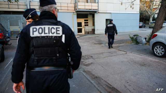 من جنسية عربية.. مقتل رجل هدد شرطيين بـسكين جزار في باريس