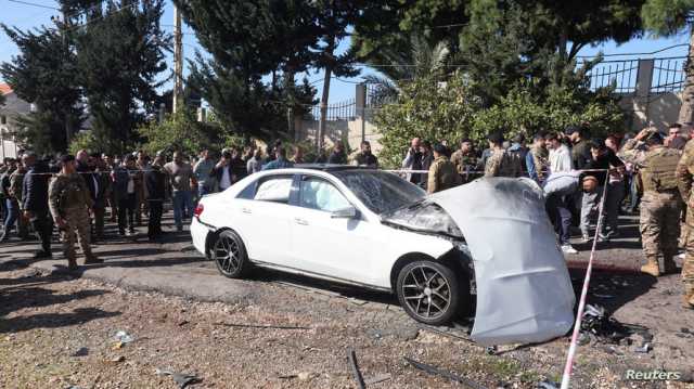 مسيرة إسرائيلية تقصف سيارة جنوبي لبنان.. وأنباء عن استهداف قيادي في حزب الله