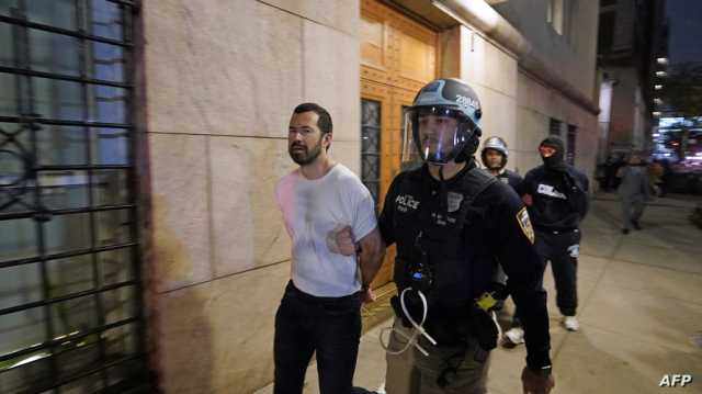 الشرطة تقتحم جامعة كولومبيا وتشرع في اعتقال المعتصمين المؤيدين للفلسطينيين