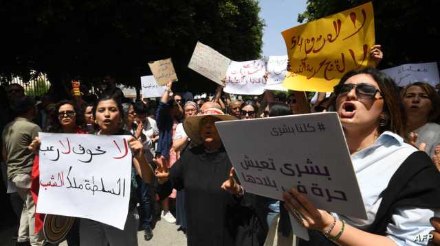 الرئيس التونسي يندد بانتقادات دولية لحملة توقيفات ويعتبرها قانونية