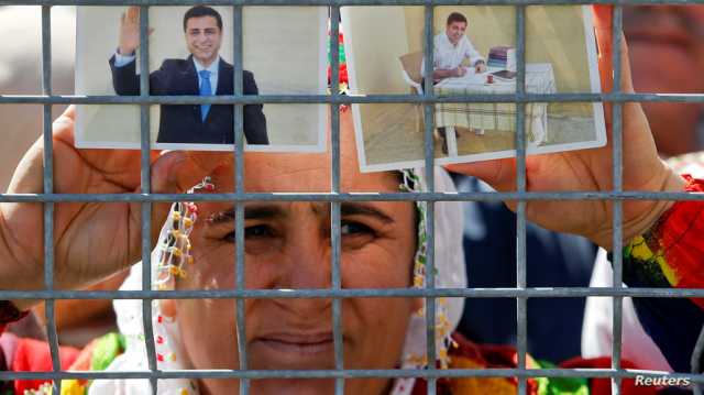 تركيا.. حكم بالسجن 42 عاما على الزعيم الكردي صلاح الدين دميرتاش