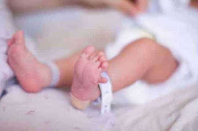 مرض خطير يهدد الأطفال حديثي الولادة غربي اليمن.. ومناشدات بتدخل عاجل