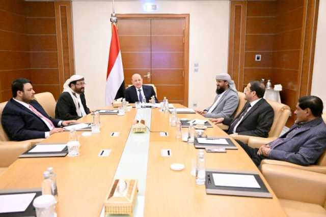 صحيفة: ترتيبات لإعادة هيكلة مجلس القيادة الرئاسي وتقليص أعضائه وتغييرات وزارية وشيكة