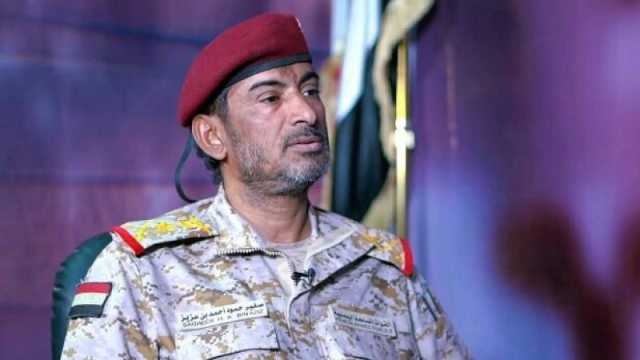 موقف شجاع.. رئيس هيئة الأركان ‘‘بن عزيز’’ يتعهد بردع مشاريع الفوضى والتقسيم ويوجه رسالة باسم الجيش لمجلس القيادة