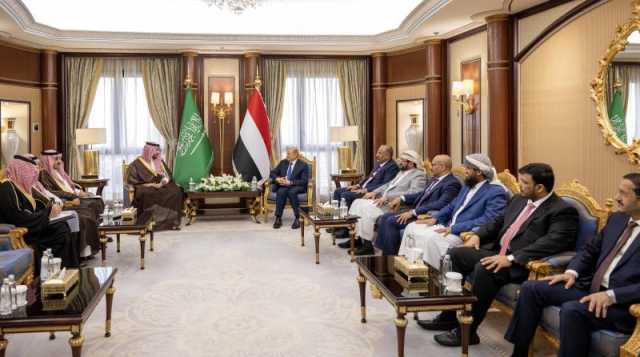 أولها تسليم المرتبات: وكالة تكشف أبرز بنود خارطة السلام التي تسلمتها الشرعية.. واجتماع حاسم لمجلس القيادة وقيادات الدولة
