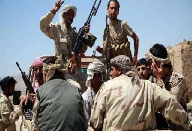 حفيدة شيخ قبلي تحاول صفع قيادي حوثي بارز بالحذاء داخل مكتبه
