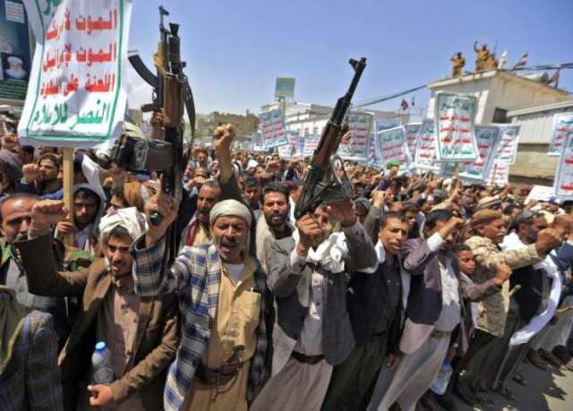 بطريقة وحشية.. حوثيون يعتدون على مواطن وأفراد أسرته بمدينة إب