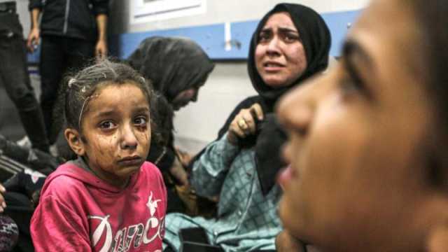 إيدي كوهين يجمل صورة الاحتلال: شاهدوا جيشنا يوزع المياه على الفلسطينيين في غزة