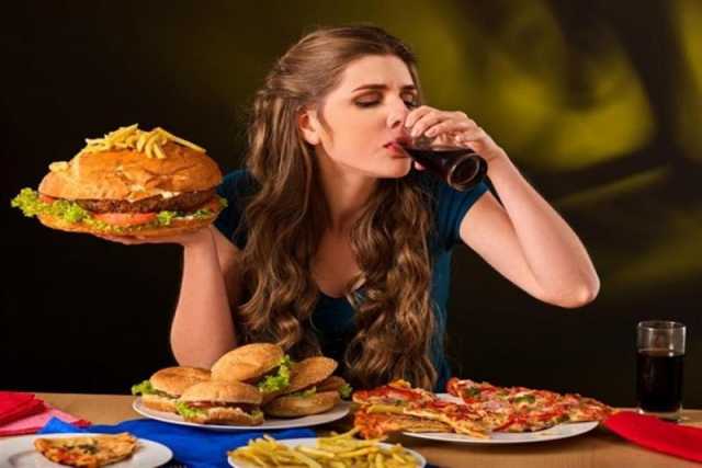 احذر.. الإفراط في الطعام يؤدي إلى انفجار المعدة