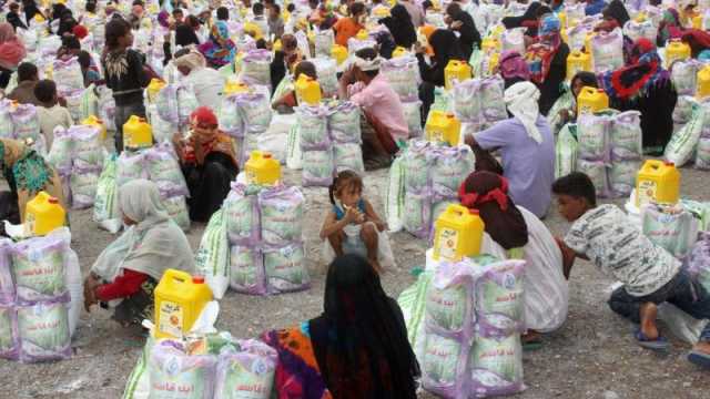 تحذيرات جديدة للتجار من توزيع مساعدات على المحتاجين في مناطق سيطرة الحوثيين