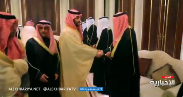 السعودية تعلن تعليق جميع الحفلات الغنائية نظرًا لوفاة أمير الكويت نواف الأحمد الصباح وولي العهد يصل للعزاء