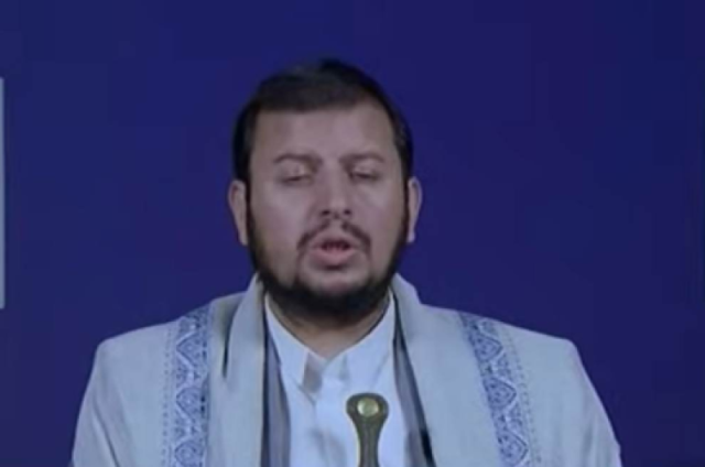 عاجل: عبدالملك الحوثي يتوعد بضرب البوارج الأمريكية وحركة الملاحة إذا شن التحالف الدولي ضربات عسكرية على جماعته