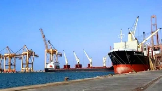 بعضها بنسبة 300%.. ارتفاع أسعار الشحن في اليمن بعد الهجمات الحوثية بالبحر الأحمر