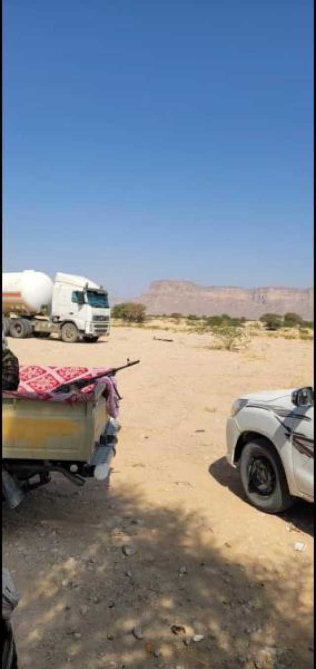 شباب وقبائل من حضرموت يحتجزون مئات القاطرات والمركبات الناقلة للنفط