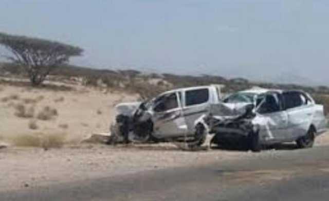 أثناء ذهابهم للعمرة....حادث مروري يودي بحياة دكتور من يافع وأبنائه الاربعة