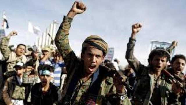 في مفاجأة مدوية...كاتب سعودي يدعو الحوثيين لشن مزيد من الهجمات على السفن الحربية