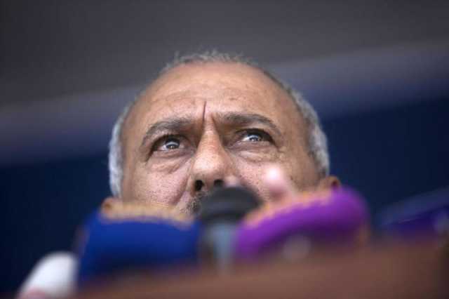صلى على كل الزعماء ولم يصلِ عليه أحد.. صحيفة بريطانية تفتح الملف المسكوت عنه: أين دُفن الرئيس الراحل علي عبدالله صالح ومن حضر تشييع جثمانه؟
