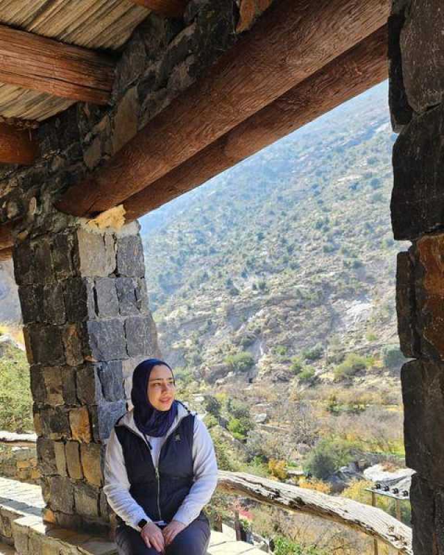 زوجة ولي العهد العماني تخطف الأنظار بإطلالة نادرة (صور)