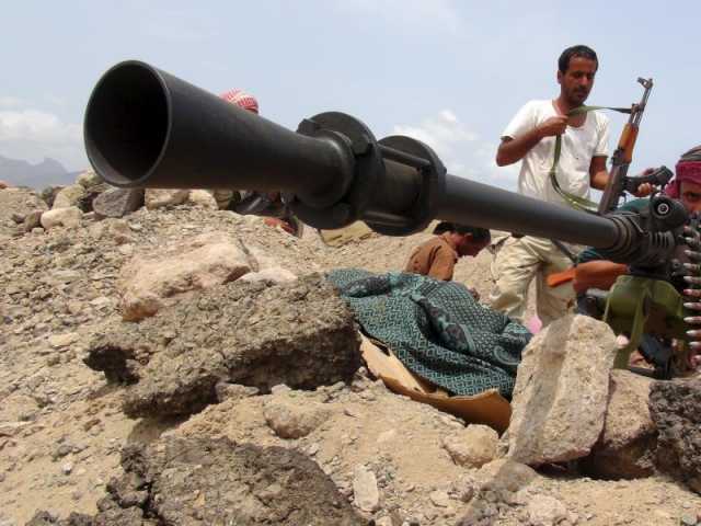 كاتب ومحلل سياسي سعودي ينتقد دعوة لحرب برية ضد الحوثيين ويشكك في توقيتها