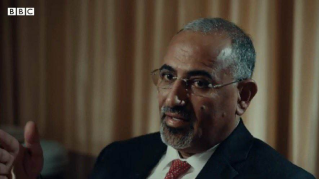 عاجل: الانتقالي يتوعد بمقاضات ”BBC” عربي بسبب التحقيق الأخير حول الاغتيالات وظهور عيدروس برفقة إرهابي