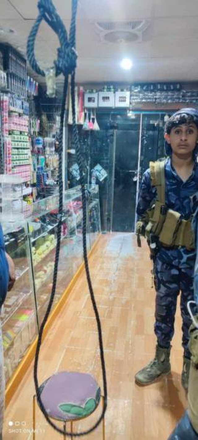 مأساة في عتق.. العثور على شاب من أبناء تعز مشنوقا في محل عطور (صورة)