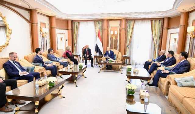 صحفي سعودي: أمريكا أدركت السر.. دعم الحكومة الشرعية لاستعادة الدولة وتخليص اليمن من الحوثيين