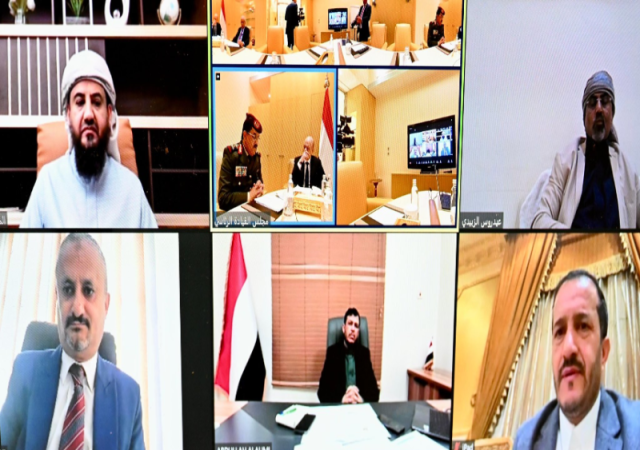 بعد ساعات من تعيين ”بن مبارك” رئيسا للوزراء.. الرئاسي يجتمع بوزير الدفاع لبحث دمج التشكيلات العسكرية