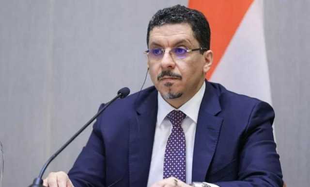 ”التقى ببعض المواطنين ...أول ظهور لرئيس الوزراء الجديد في هذا المكان بعدن(صورة)