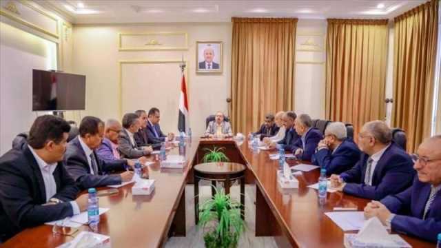 ”الشعب يراقب الحكومة ويرصد المخالفات” ..دعوات شعبية لمراقبة مخالفات تعميم رئيس الوزراء بترشيد النفقات