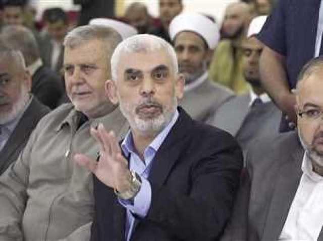 صديق السنوار يعلق على فيديو ظهوره برفقة عائلته داخل نفق بخان يونس.. ويكشف سرا عن هجوم 7 أكتوبر