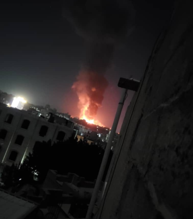 شاهد ماذا صور سكان صنعاء أثناء الانفجارات العنيفة والضربات الأمريكية البريطانية غير المسبوقة التي هزت العاصمة
