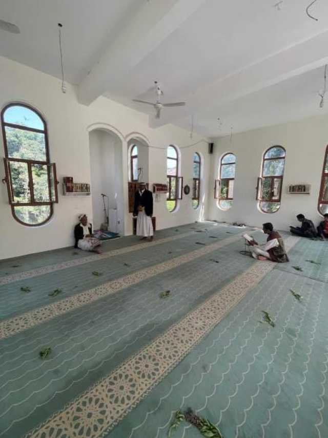 ”الحوثيون يجعلون من بيوت الله اصطبلات”.. تغريدة ناشط يمني تثير الجدل على تويتر