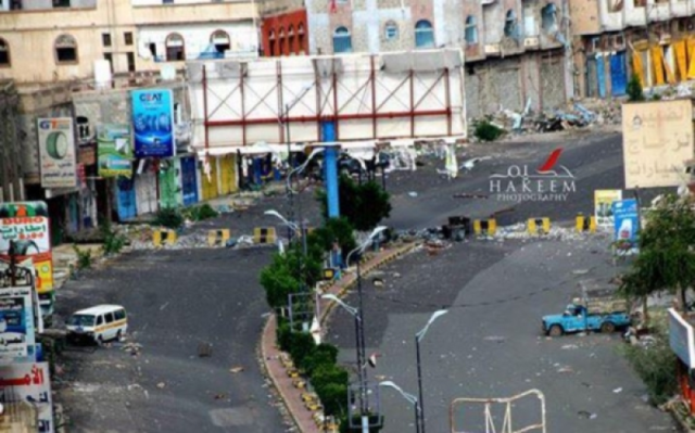الحوثيون يشنون هجوما عسكريا مباغتا نحو مدينة تعز بعد ساعات من إعلان الشرعية فتح الطريق الرئيسي