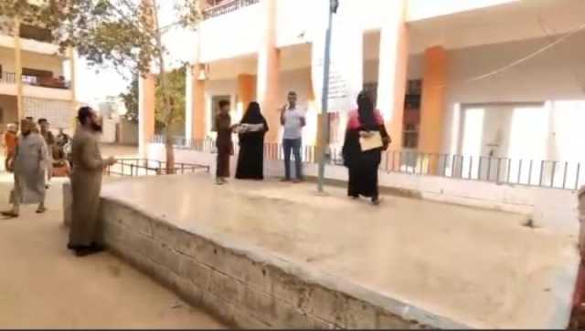 ”غضب واستياء بعد تصرف غير متوقع من معلمة خلال حفل تكريم المعلمين في عدن!”