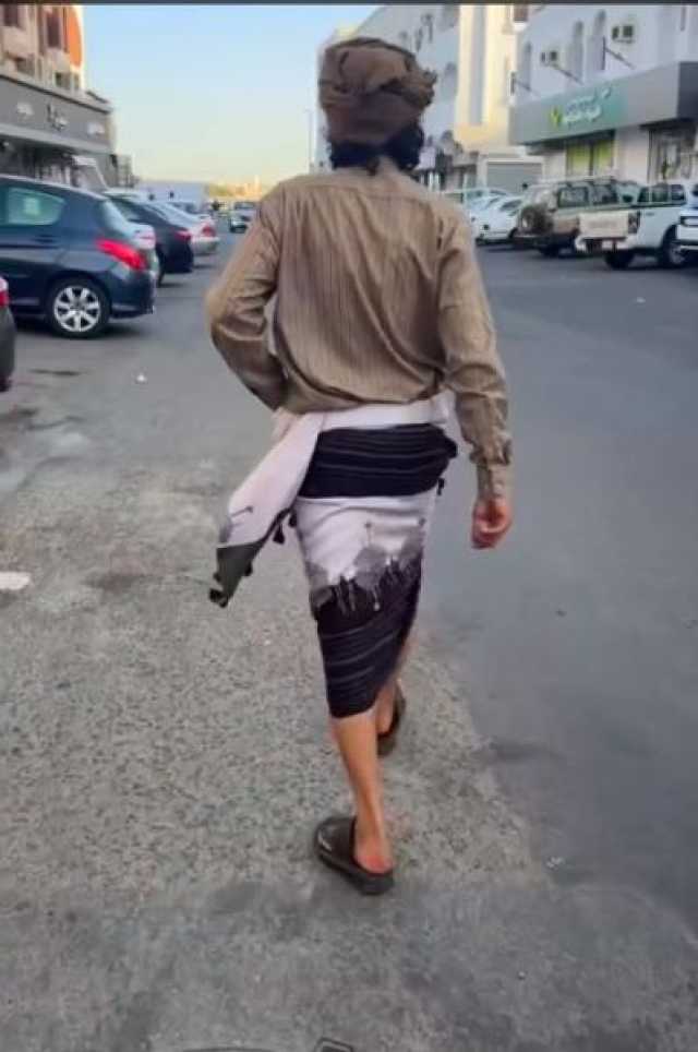 ”الأصالة تواجه الانتقاد: دفاع المغردين السعوديين عن شاب يمني يرتدي زيه الوطني”(فيديو)